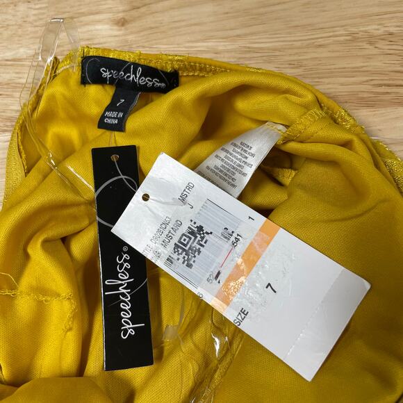 Speechless NWT Halter Open Back Tiered Floral Burnout Maxi Dress Size 7 Juniors - Picture 5 of 11